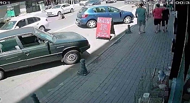 Otomobilin bisikletli çocuğa çarpma anı kamerada